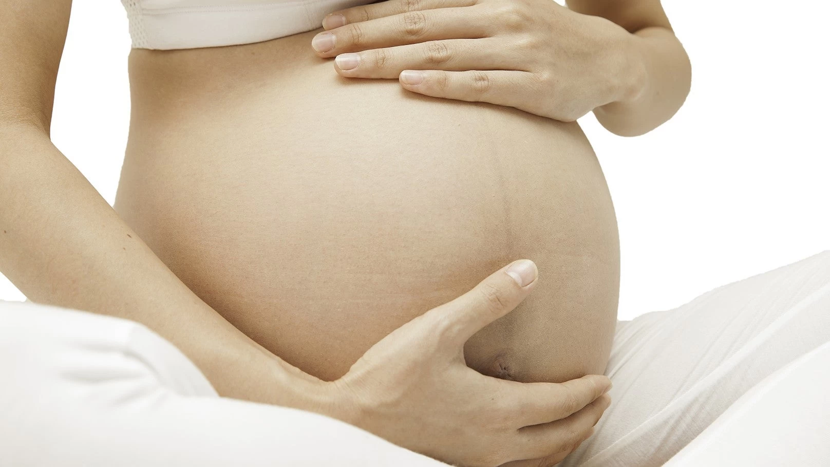 Ξεχάστε όσα ξέρατε – Γι’ αυτό κλωτσούν τα μωρά στην κοιλιά